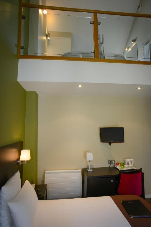 Logis Hotel Restaurant L'Auberge Normande Carentan Bagian luar foto