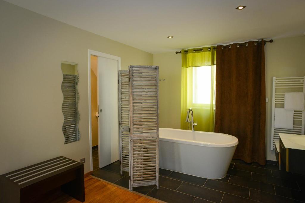 Logis Hotel Restaurant L'Auberge Normande Carentan Bagian luar foto