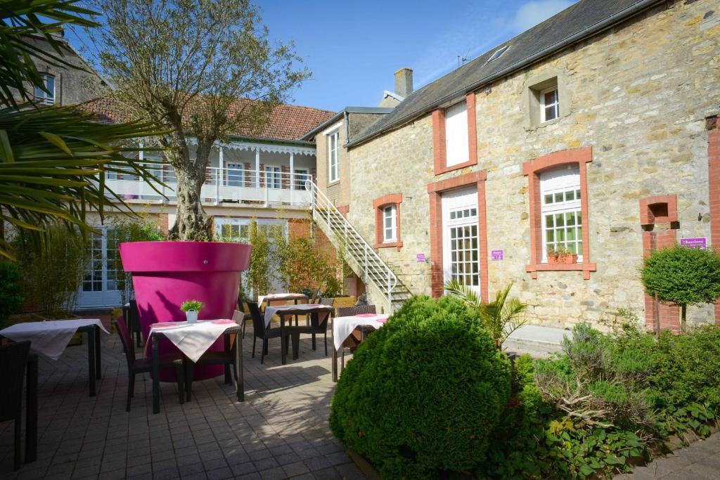 Logis Hotel Restaurant L'Auberge Normande Carentan Bagian luar foto