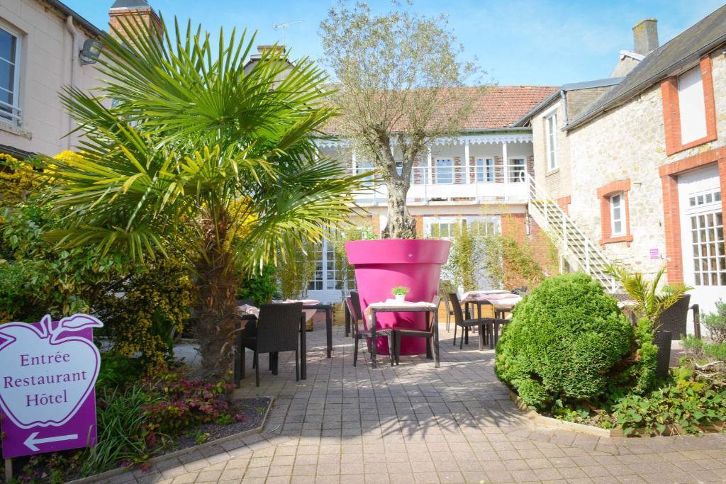 Logis Hotel Restaurant L'Auberge Normande Carentan Bagian luar foto