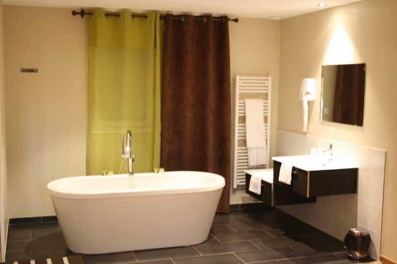 Logis Hotel Restaurant L'Auberge Normande Carentan Bagian luar foto